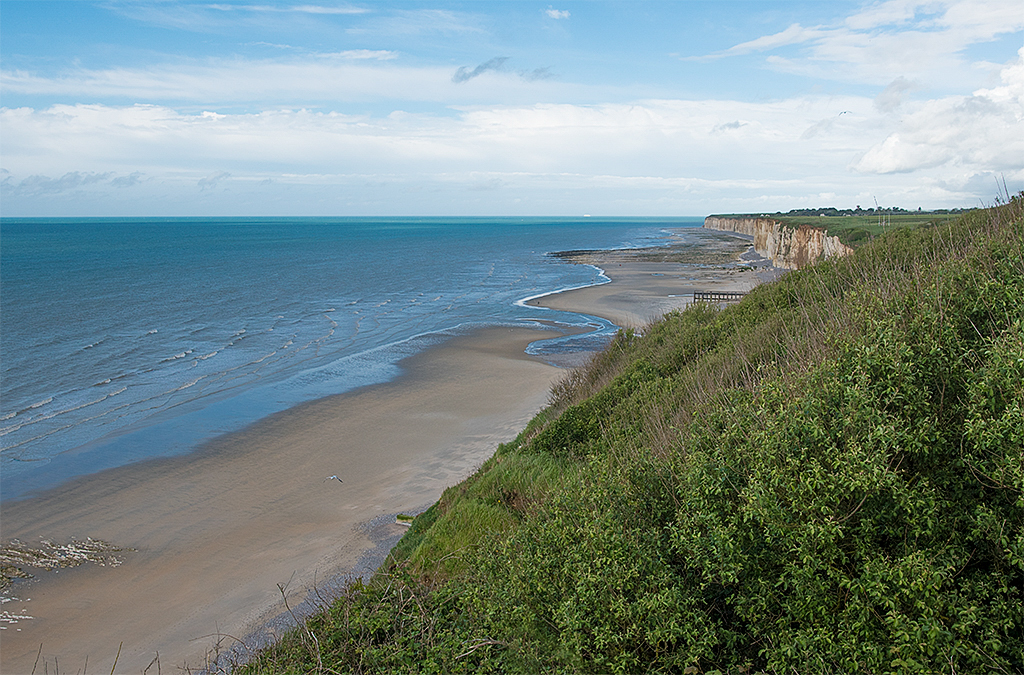 Normandie 05 - 2016_KA79254-1 Kopie.jpg - Die Strände in der Normandie sind nicht immer gut zu erreichen. Aber die Steilküste ist sehr sehendswert